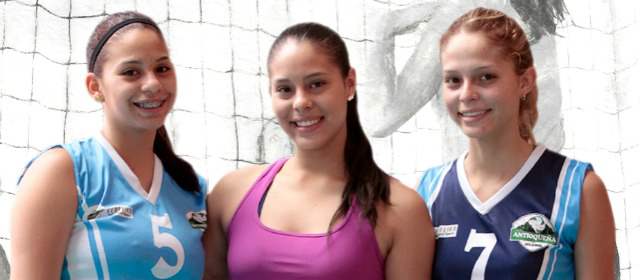 Las Pérez, trío que brilla en voleibol | Camila, Maribel y Jeny tienen compromisos desde mañana en Sopó y Cali. FOTO MANUEL SALDARRIAGA