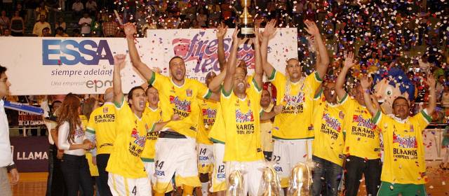 Búkaros se consagró campeón de la Copa Invitacional de Baloncesto | Búkaros sumó este miércoles el cuarto título en el baloncesto profesional colombiano. Foto: Colprensa