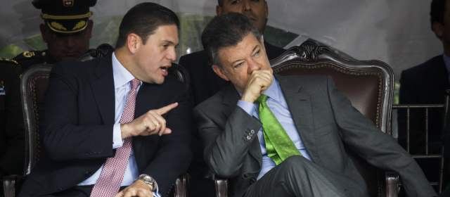 Piden renuncia del ministro de Defensa, Juan Carlos Pinzón |