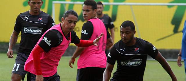 DIM: reacciona o sigue generando sinsabores entre la fanaticada | Giovanni Hernández y Jherson Córdoba, jugadores del Medellín. FOTO JULIO CÉSAR HERRERA