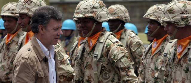 Santos exigió a las Fuerzas Militares incrementar ofensiva para lograr la paz |