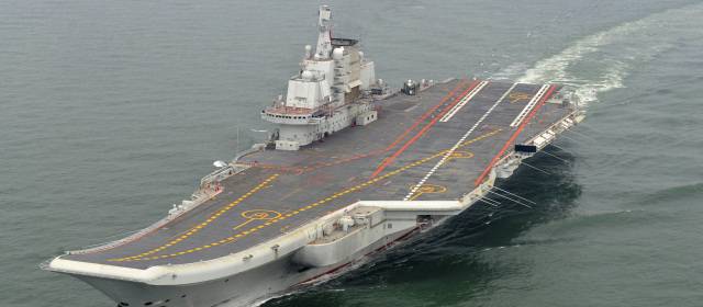 China estrenó su primer portaaviones, el Liaoning | Foto AP | Con el Liaoning China mostró su poderío militar.