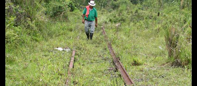 El abandono de los rieles de la prosperidad | El Ferrocarril de Antioquia no funciona desde hace tres décadas. Una imagen en Girardota. FOTO JUAN ANTONIO SÁNCHEZ