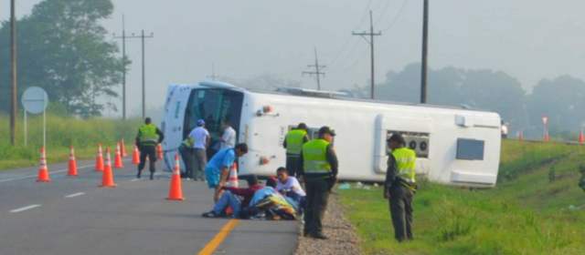 Dos muertos dejó un accidente en la vía La Dorada-Puerto Boyacá. FOTO COLPRENSA.