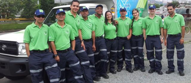 Cada día cubren tres emergencias ambientales | El grupo de profesionales que laboran en la Unidad de Emergencias Ambientales. FOTO CORTESÍA