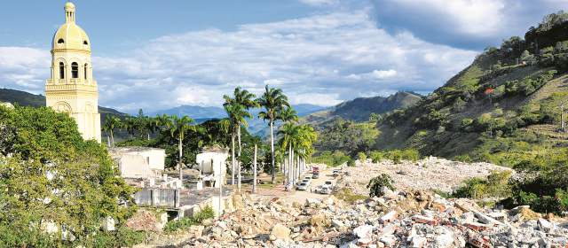 Dos años y la reconstrucción de Gramalote se mantiene en pausa | En las ruinas del municipio nortesantanderano viven hoy en día cerca de 32 familias. FOTO COLPRENSA - LA OPINIÓN