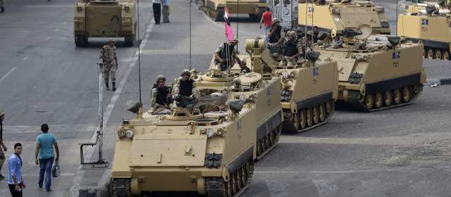 Islamistas denuncian intereses del Ejército de Egipto de quedarse en el poder