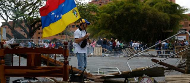 Recrudece la violencia por protestas en dividida Venezuela | FOTO REUTERS