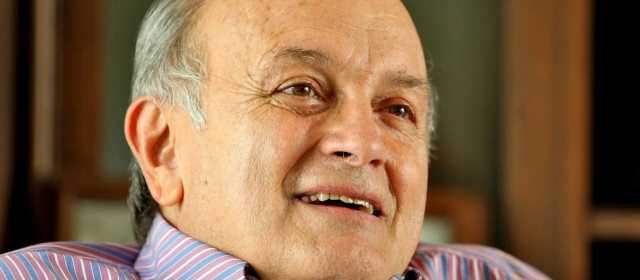 Gustavo Álvarez Gardeazábal conduce el programa La Luciérnaga. Foto Archivo |