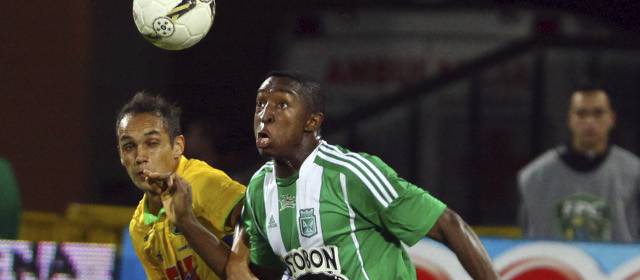 Noche dolorosa para Nacional | La salida de Óscar Murillo, lesionado en su rodilla, cambió el curso del juego. Huila se llevó el triunfo 2-1. FOTO EDWIN BUSTAMANTE