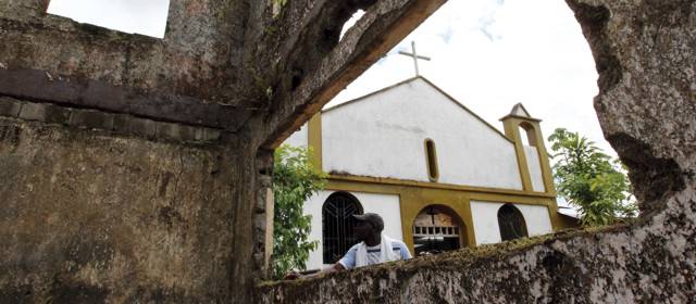 Habitantes de Bojayá se declararon en asamblea permanente | Jaime Pérez | Tras 10 años de la tragedia, Bojayá aún no cura sus heridas.