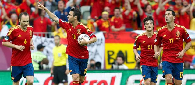 Cesc rescató a una España que añora a Villa | FOTO REUTERS