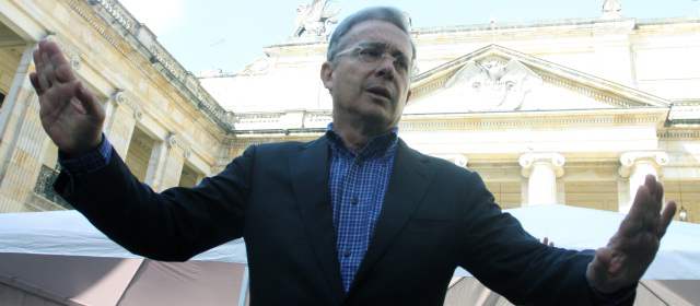 "El único hacker que necesito, es para interceptar el corazón de mis compatriotas": Uribe |
