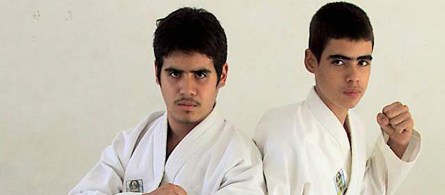 Así se superan obstáculos con judo | Con dedicación y el constante apoyo de su hermano Sebastián, Santiago (derecha), ha avanzado en todos los campos. FOTO JULIO CÉSAR HERRERA