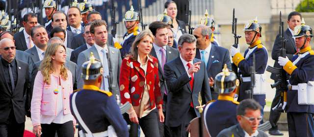 La paz, la apuesta de este nuevo Congreso | Una comisión de 20 congresistas, según la tradición, escoltó al presidente Santos hasta el Capitolio Nacional. FOTO COLPRENSA