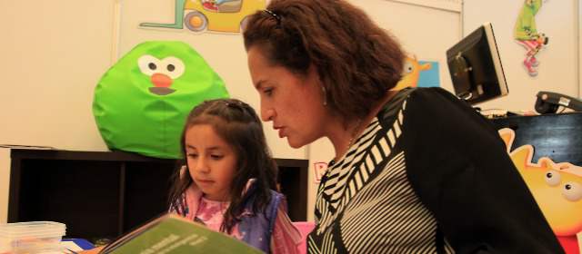 Apégate a la lectura en voz alta | La lectura en voz alta ayuda a hacer más fuerte el lazo afectivo entre padres e hijos. FOTO CORTESÍA