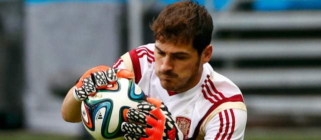 Hoy, España y Holanda reeditan la final de 2010 | El portero Iker Casillas, una de las figuras ibéricas. FOTO REUTERS