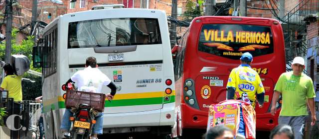 670 buses menos alivian el tráfico y mejoran el aire | Asotransvaa dice que han invertido en tecnología para sus vehículos y que mejoraron su vida útil. FOTO RÓBINSON SÁENZ