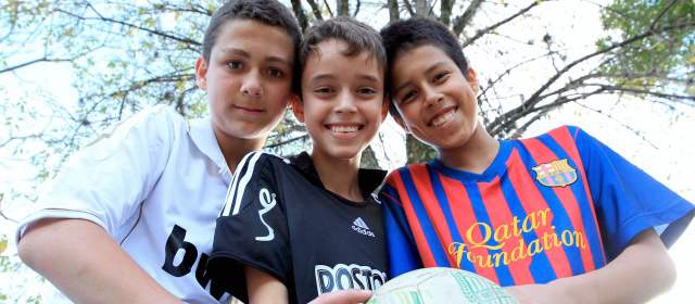 Los jóvenes miran más a Europa | Real Madrid y Barcelona son los equipos más populares entre los jóvenes. Muchos de ellos prefieren estos elencos sobre Nacional y el DIM. FOTO JAIME PÉREZ