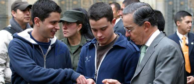 "Mis hijos no son testaferros de nadie": Álvaro Uribe |