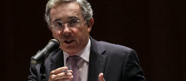 Uribe expresó preocupación por participación de generales retirados en mesa de diálogo