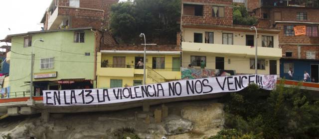 Con mensajes de paz, habitantes de la comuna 13 conmemoran los 10 años de la Operación Orión | Los habitantes de la comuna 13 buscan reescribir su historia. Foto Esteban Vanegas