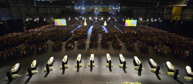 Conmovedor funeral de 17 de las víctimas del accidente de bus en Suiza | Foto: Reuters
