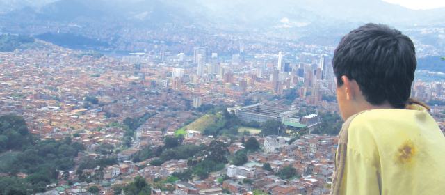 Esa orfandad que deja el conflicto y arranca la ilusión en los barrios