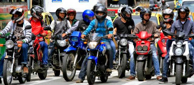 Motos son 51% del parque automotor de Medellín | De 5,6 millones de viajes/día que se realizan en Medellín y el Valle de Aburrá, 620.802 corresponden a viajes en motocicleta, según la Encuesta Origen Destino del Área Metropolitana. FOTO JUAN A. SÁNCHEZ