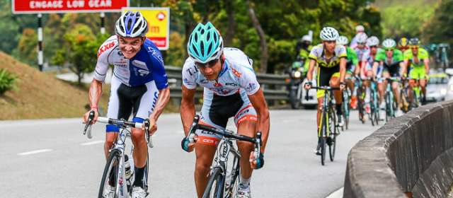 Isaac Bolívar y Esteban Chaves apuran en el Tour de Langkawi | Isaac Bolívar, izquierda, batalla en Malasia. FOTO Tour de Langkawi