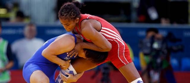 Jackeline, la mujer en bronce |