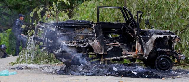 Durante las protestas se han quemado algunos vehículos en Caucasia. Foto Donaldo Zuluaga.
