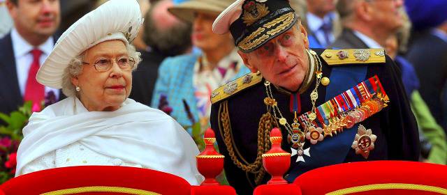 Ni la crisis impedirá que el sueldo de la reina Isabel II aumente | FOTO REUTERS