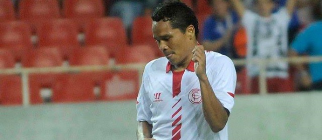 Con doblete de Carlos Bacca, Sevilla abandonó el último puesto en España