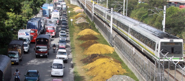 Medellín abrirá carriles únicos para buses y busetas | El proyecto de reestructuración para aliviar la congestión vehicular está orientado a priorizar el transporte público. FOTO RÓBINSON SÁENZ