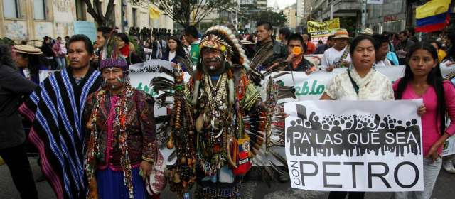Santos terciará en polémica por Petro | En varias zonas de Bogotá los seguidores de Petro completan 5 días de manifestaciones. FOTO COLPRENSA