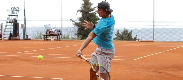 Nadal, listo para polvo de ladrillo tras lesión de rodilla | FOTO AP