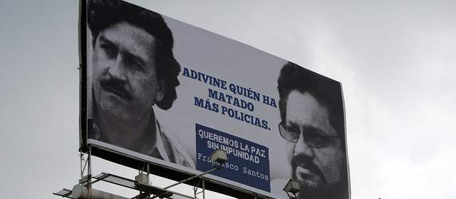 La contovertida valla que lanzó la candidatura de Francisco Santos, se ven por algunos puntos de Bogotá. FOTO COLPRENSA