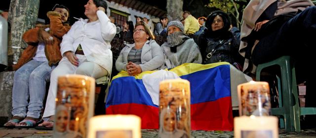 Los fieles en Jericó siguieron minuto a minuto la ceremonia de canonización de la Madre Laura. Foto Julio César Herrera