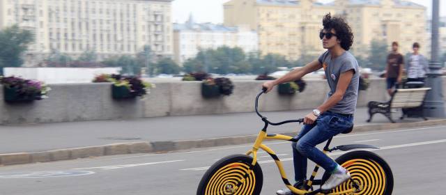 Hípsters, la última tribu urbana | Los HIP son estudiantes avanzados, utilizan bicicletas para moverse por la ciudad, van a los conciertos de NRKTK, viajan a Francia, Italia y países escandinavos. Foto:Yulia Pásichnaya / Efe Reportajes