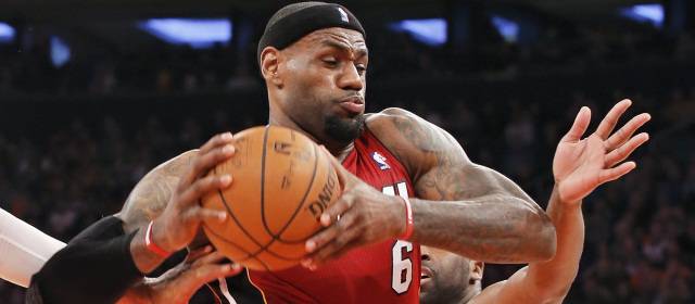 Los Heat de Miami sumaron 15 partidos consecutivos ganados | LeBron James volvió a colaborar en el triunfo de los Heat, aunque el auténtico líder del equipo fue el escolta Dwyane Wade. FOTO REUTERS