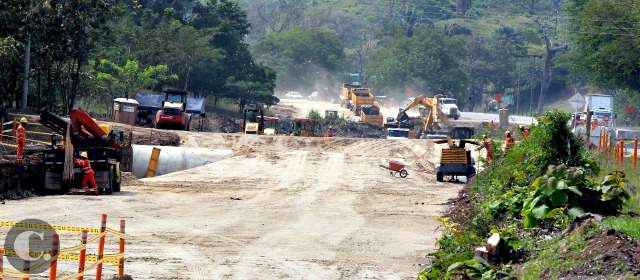 Dobles calzadas se harían sin licencia ambiental | Uno de los proyectos que se puede ver impactado, es la Ruta del Sol. FOTO JAIME PÉREZ