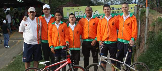 56 paisas corren el Latino-Sura de BMX | El Inder-Envigado tiene delegación en Ecuador. FOTO cortesía