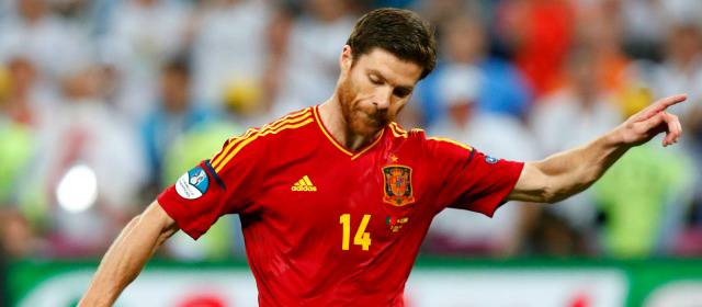 Xabi Alonso se lesionó de nuevo en entrenamiento del Real Madrid | Una pubalgia le impidió disputar la Copa Confederaciones con la selección española y los partidos de la pretemporada madridista. FOTO ARCHIVO