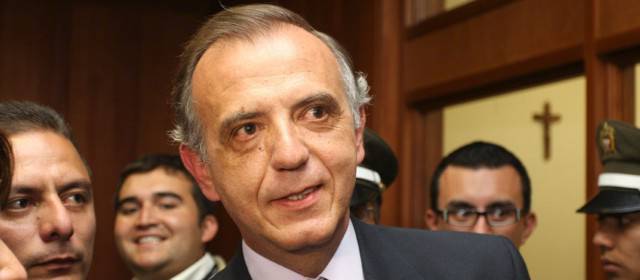 Destituyen a responsables de chuzadas al exmagistrado Iván Velásquez |