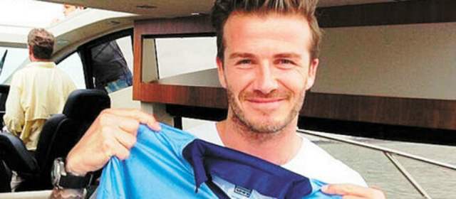 ¿David Beckham jugará en el fútbol de Bolivia? | David Beckham ya lució en Estados Unidos la camiseta del subcampeón Bolívar. FOTO cortesía twitter Marcelo Claure