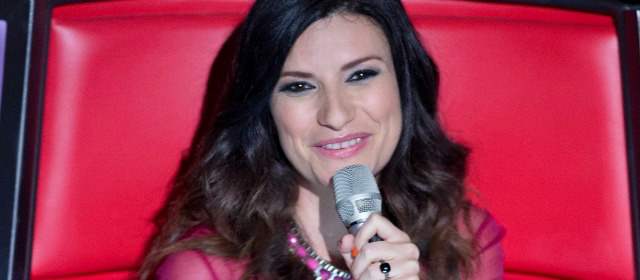 Laura Pausini se siente indignada de que se siga hablando de una bata abierta | FOTO AP