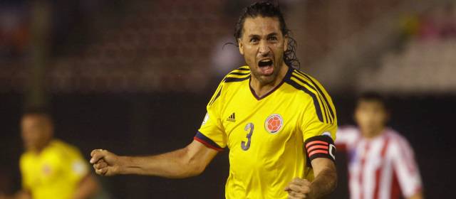 Mario Alberto Yepes marcó los dos goles del triunfo (1-2) ante Paraguay. FOTO REUTERS