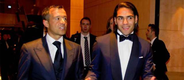 Jorge Mendes es el rey Midas de los traspasos | Jorge Mendes en compañía de Radamel Falcao. FOTO CORTESÍA