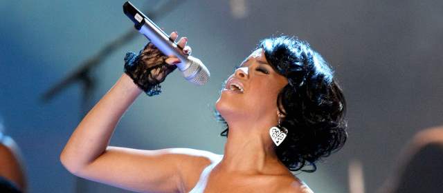 La cantante Rihanna lanzó su reality show Styled to Rock |